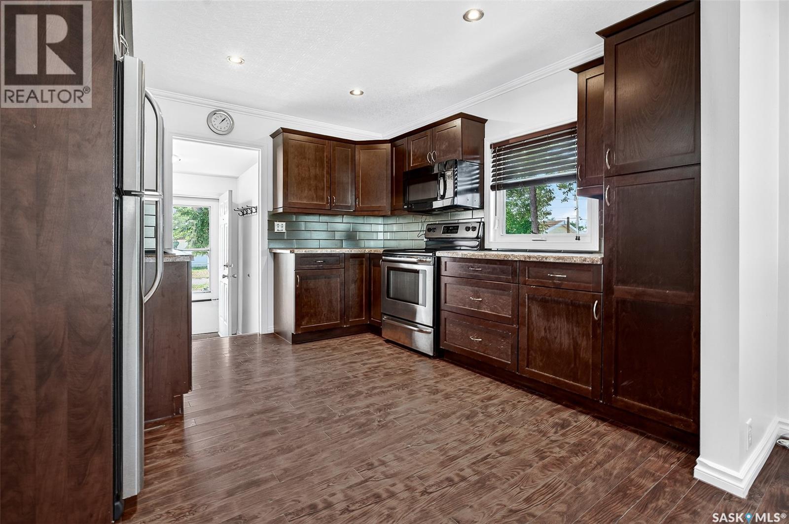 Photo 3 of 1025 Montgomery Street, Moose Jaw SK