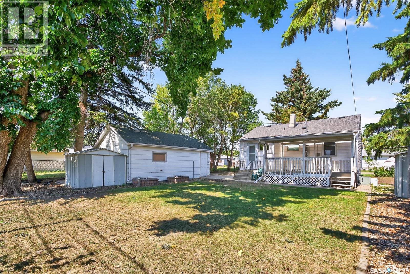 Photo 12 of 1025 Montgomery Street, Moose Jaw SK