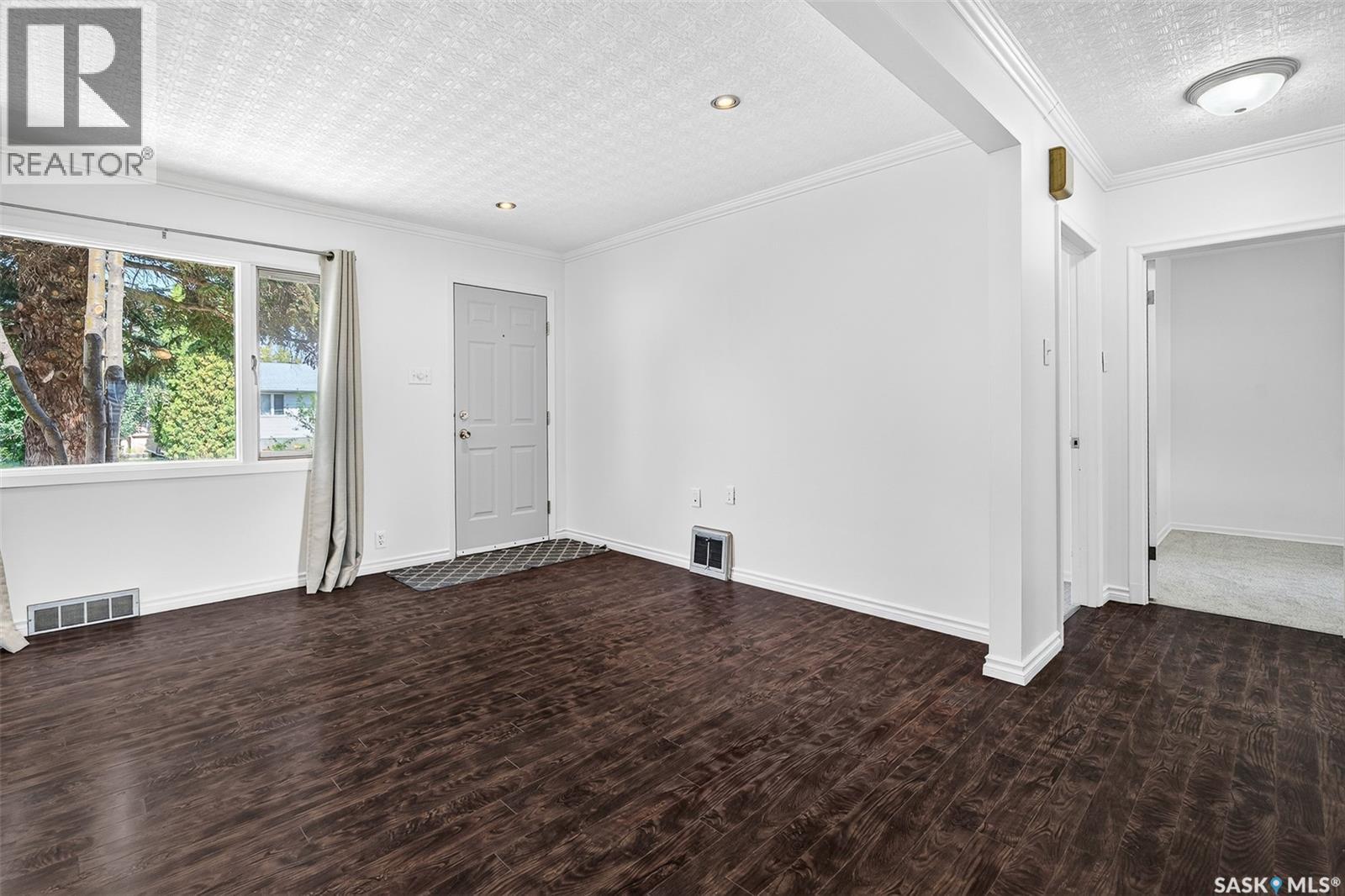 Photo 2 of 1025 Montgomery Street, Moose Jaw SK
