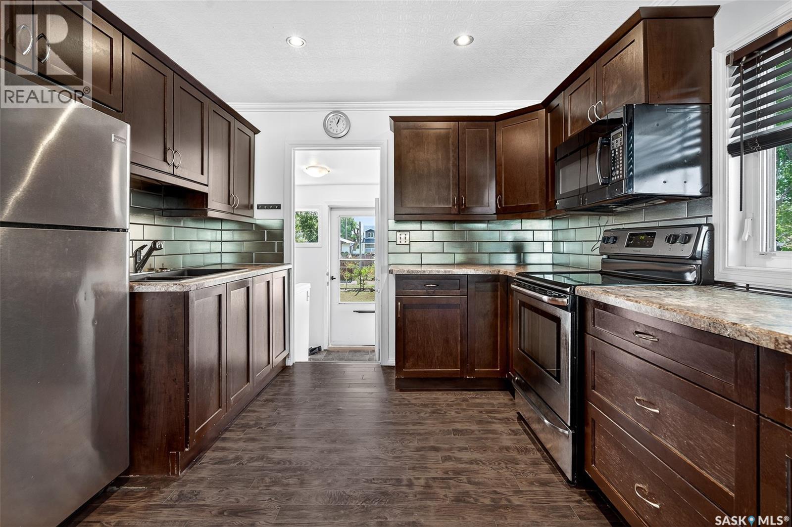 Photo 13 of 1025 Montgomery Street, Moose Jaw SK