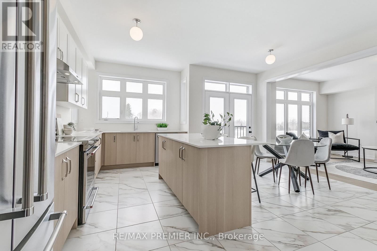 Photo 36 of 374 Boundary Boulevard, Whitchurchstouffville ON
