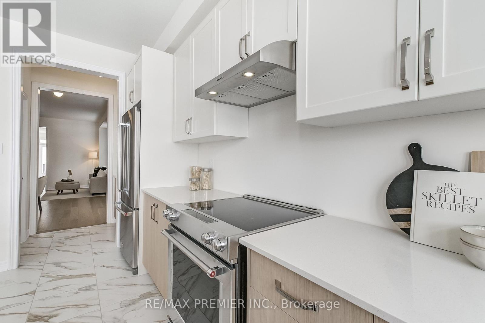 Photo 34 of 374 Boundary Boulevard, Whitchurchstouffville ON