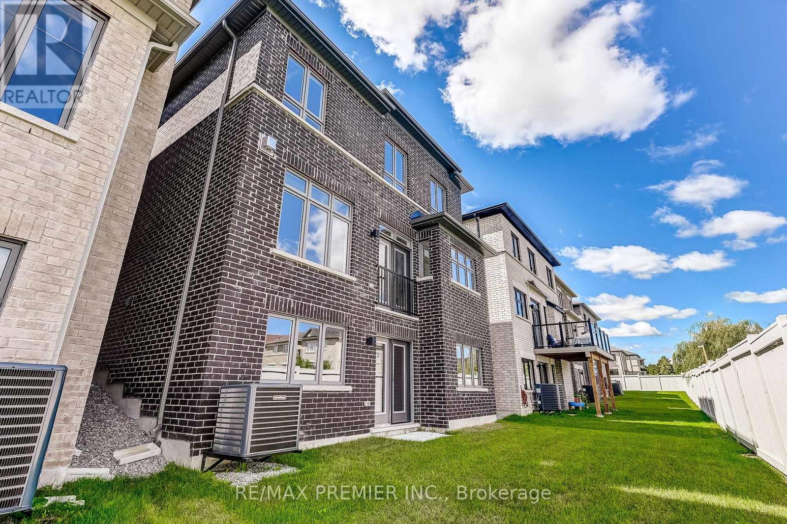 Photo 43 of 374 Boundary Boulevard, Whitchurchstouffville ON