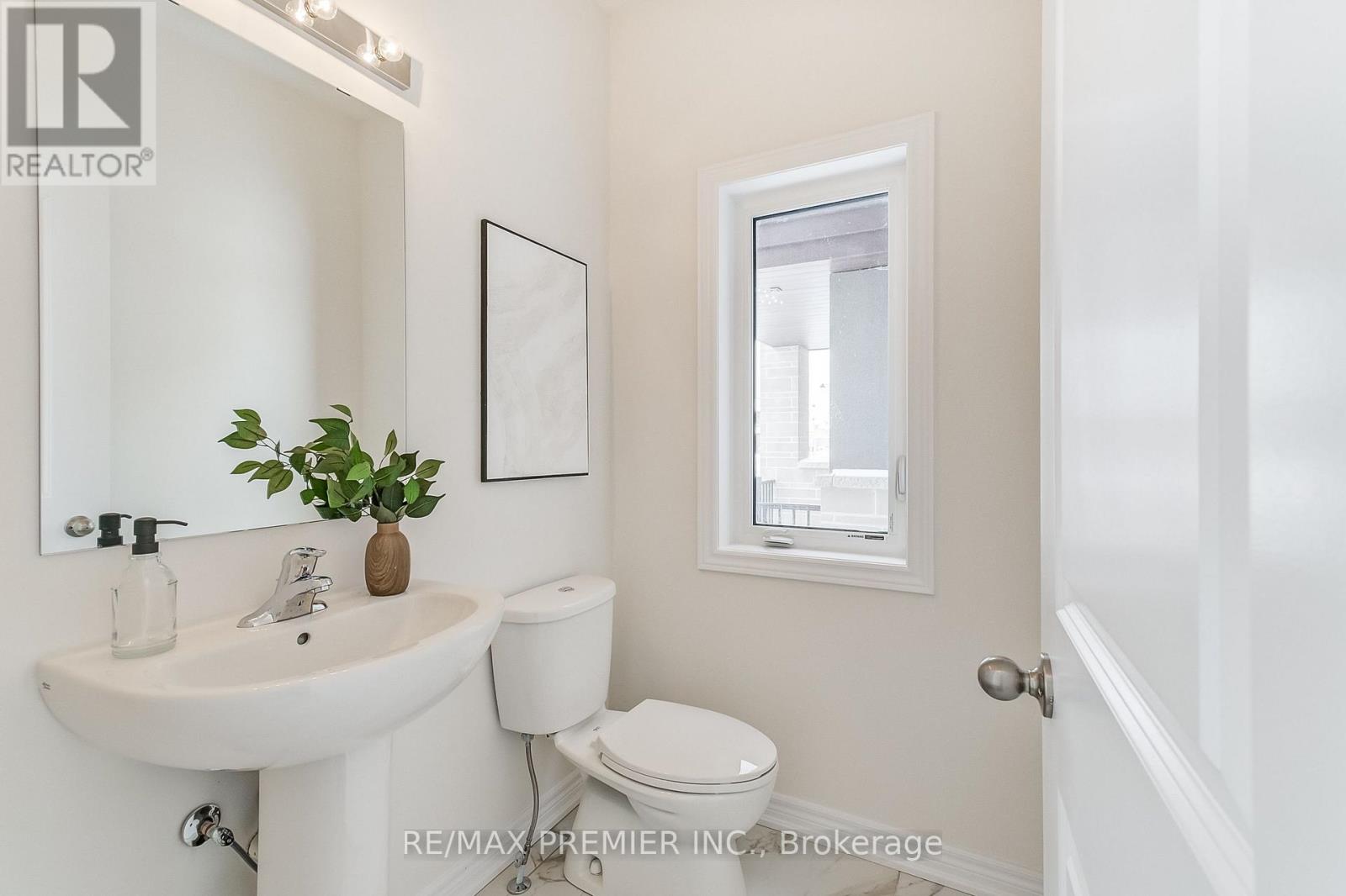 Photo 26 of 374 Boundary Boulevard, Whitchurchstouffville ON