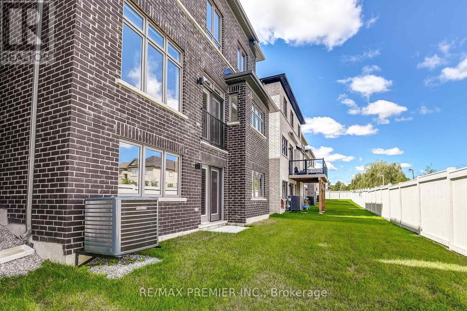 Photo 19 of 374 Boundary Boulevard, Whitchurchstouffville ON