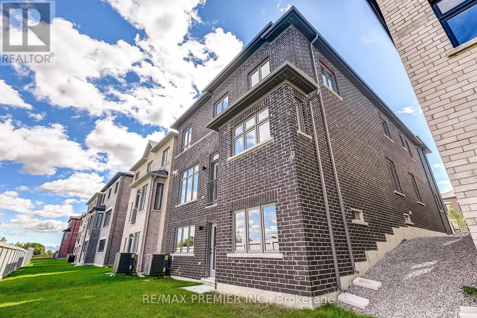 Photo 10 of 374 Boundary Boulevard, Whitchurchstouffville ON