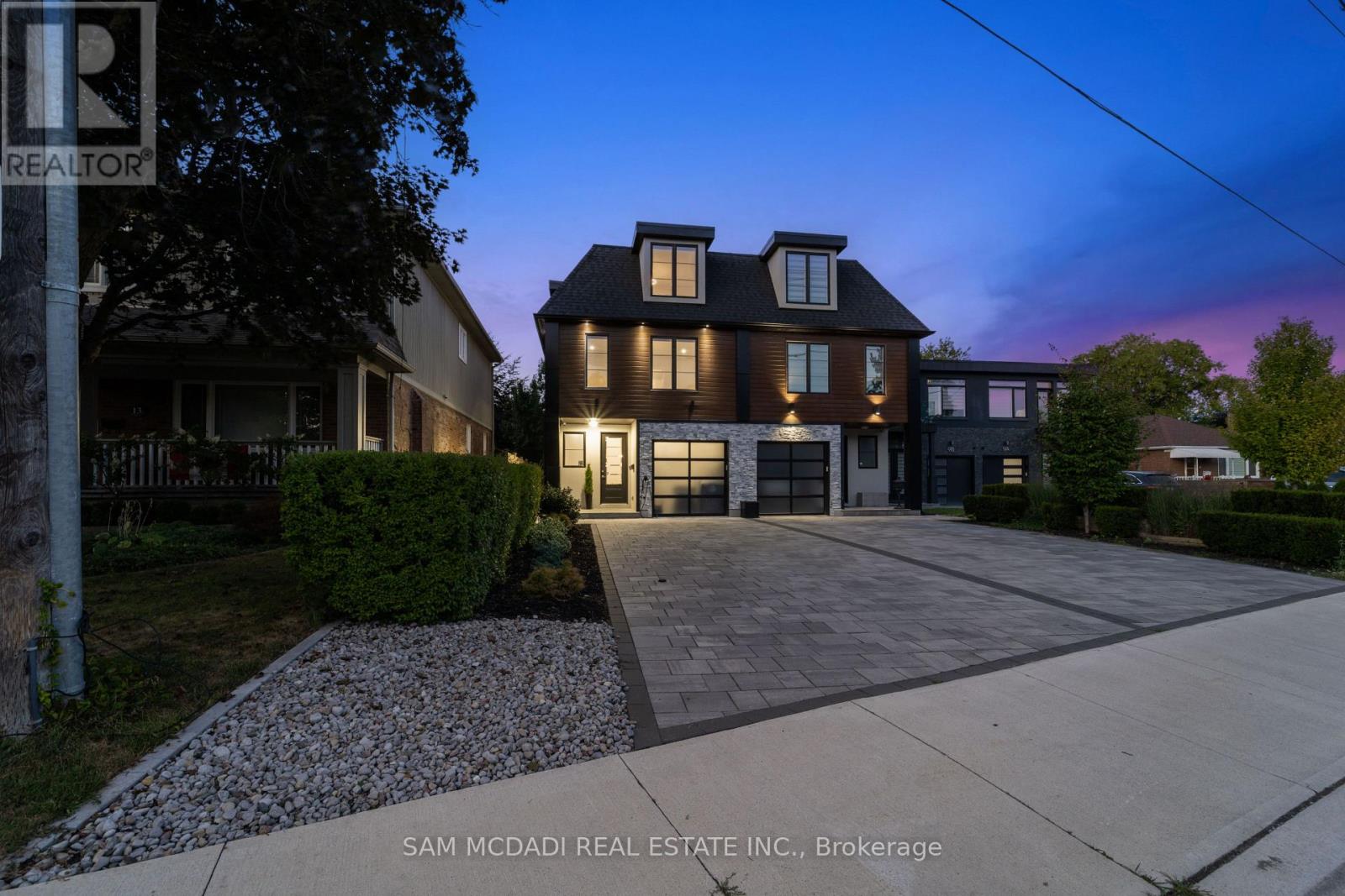 Photo 2 of 11 B Maple Avenue N, Mississauga ON