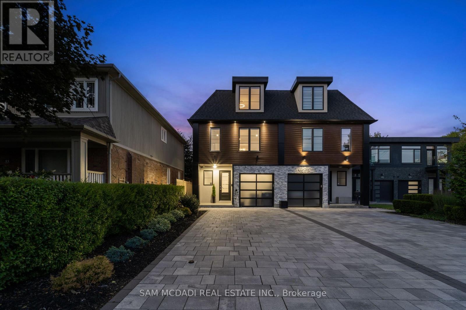 Photo 1 of 11 B Maple Avenue N, Mississauga ON