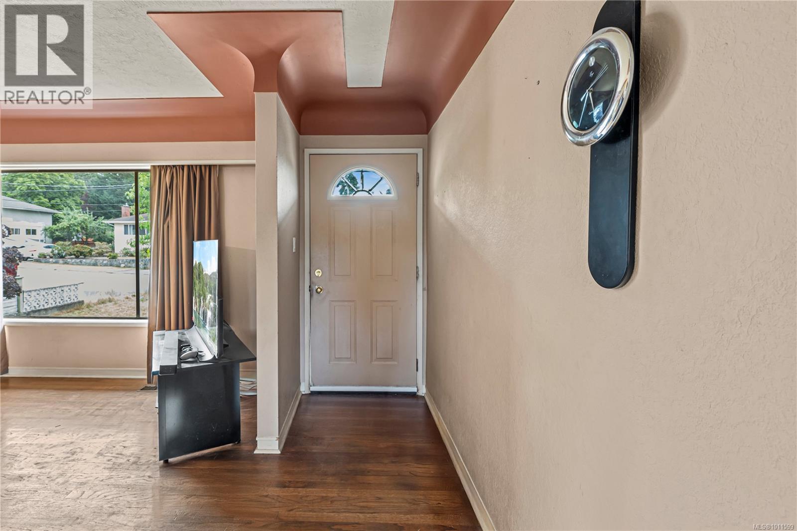 Photo 11 of 728 Genevieve Rd, Saanich BC
