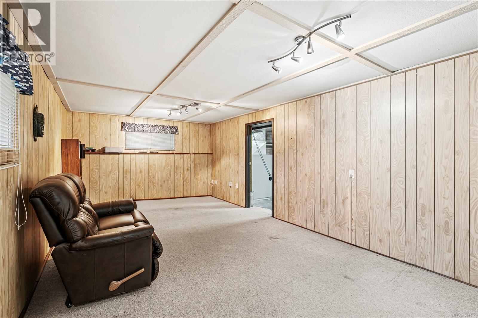Photo 12 of 728 Genevieve Rd, Saanich BC