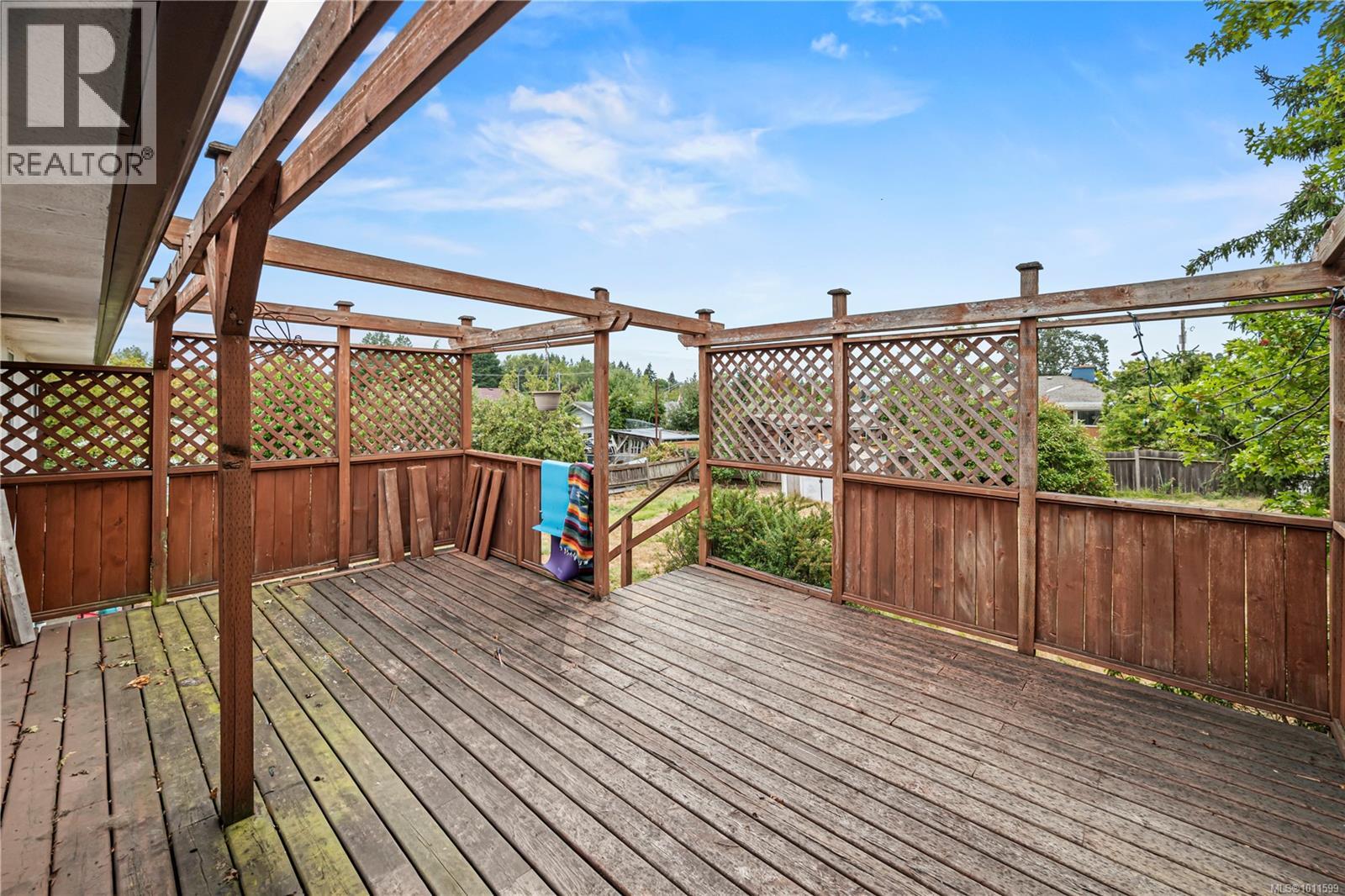 Photo 15 of 728 Genevieve Rd, Saanich BC