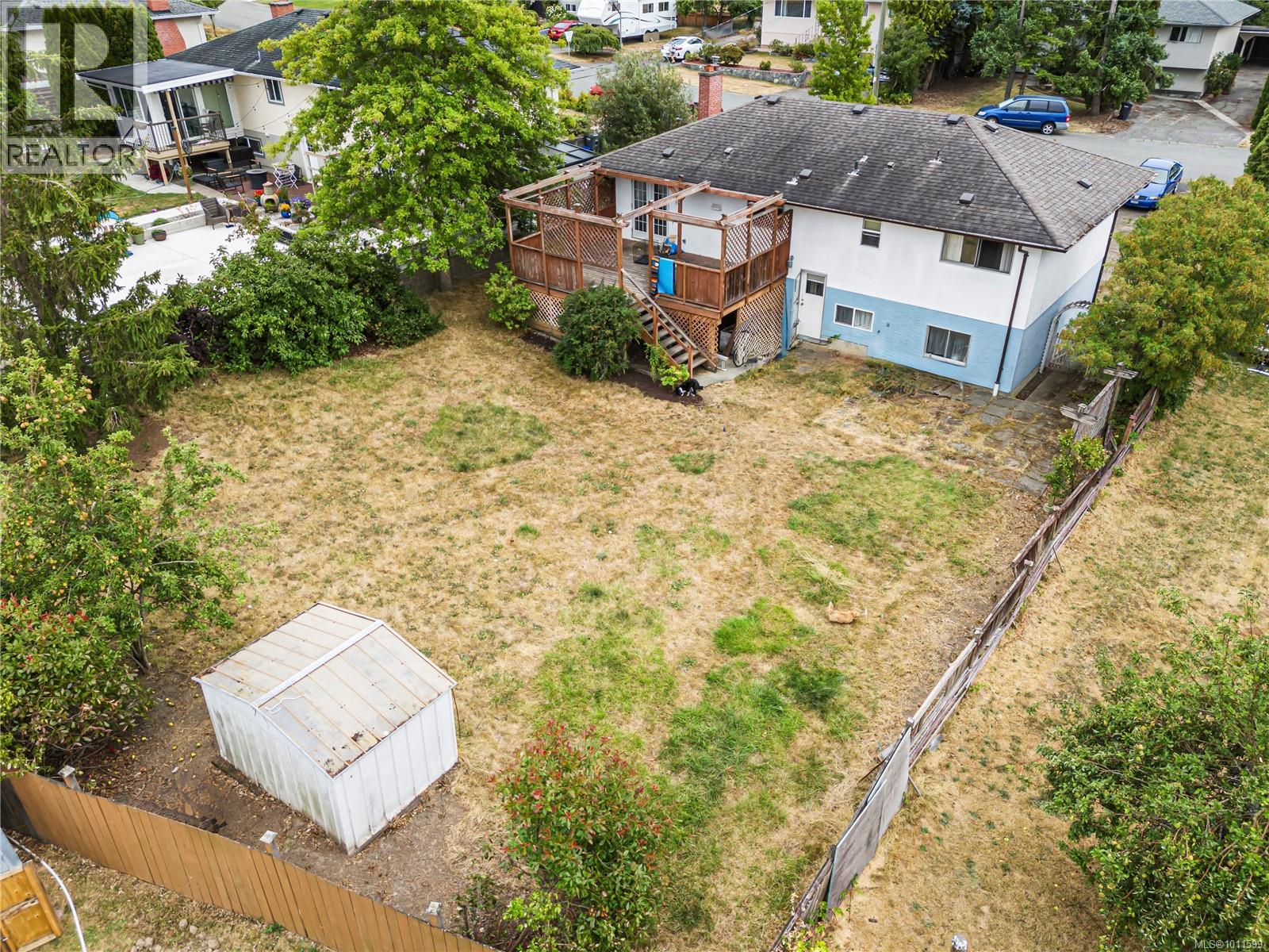 Photo 16 of 728 Genevieve Rd, Saanich BC
