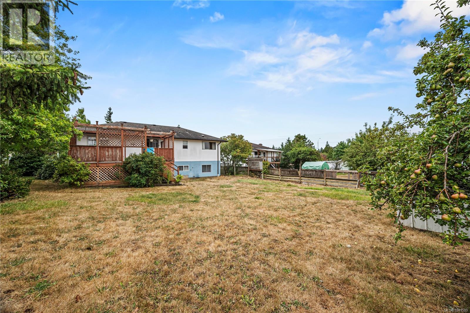 Photo 17 of 728 Genevieve Rd, Saanich BC