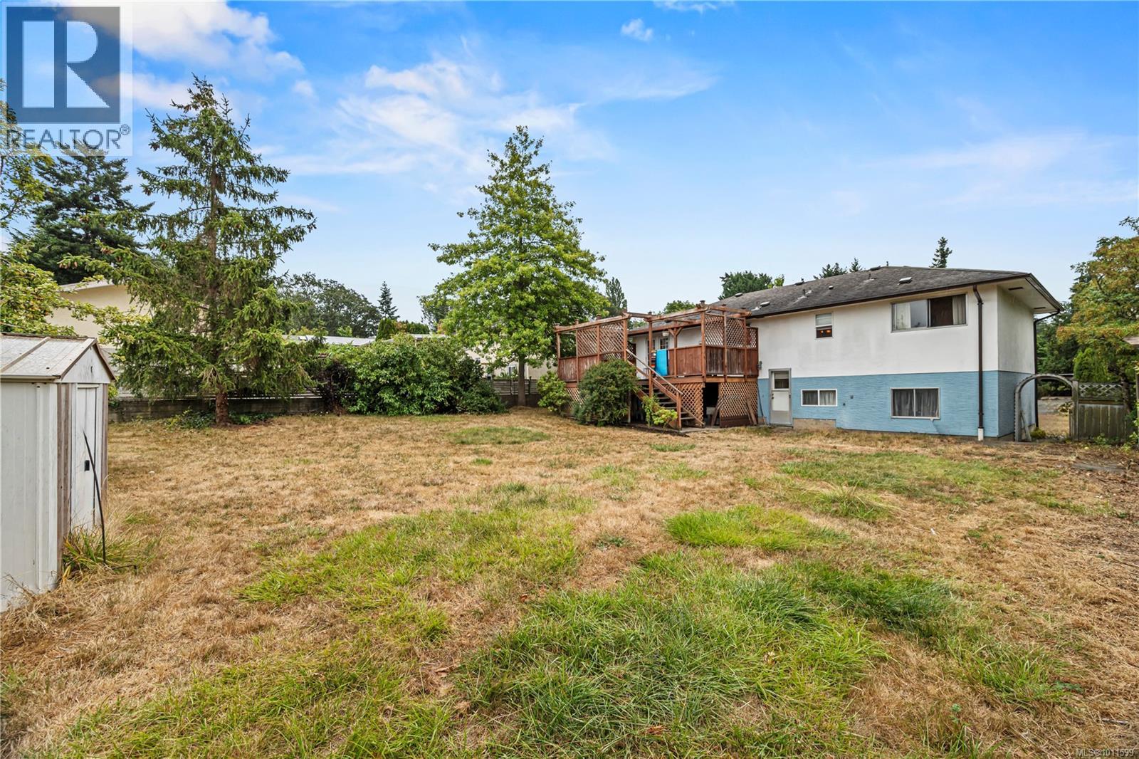 Photo 18 of 728 Genevieve Rd, Saanich BC
