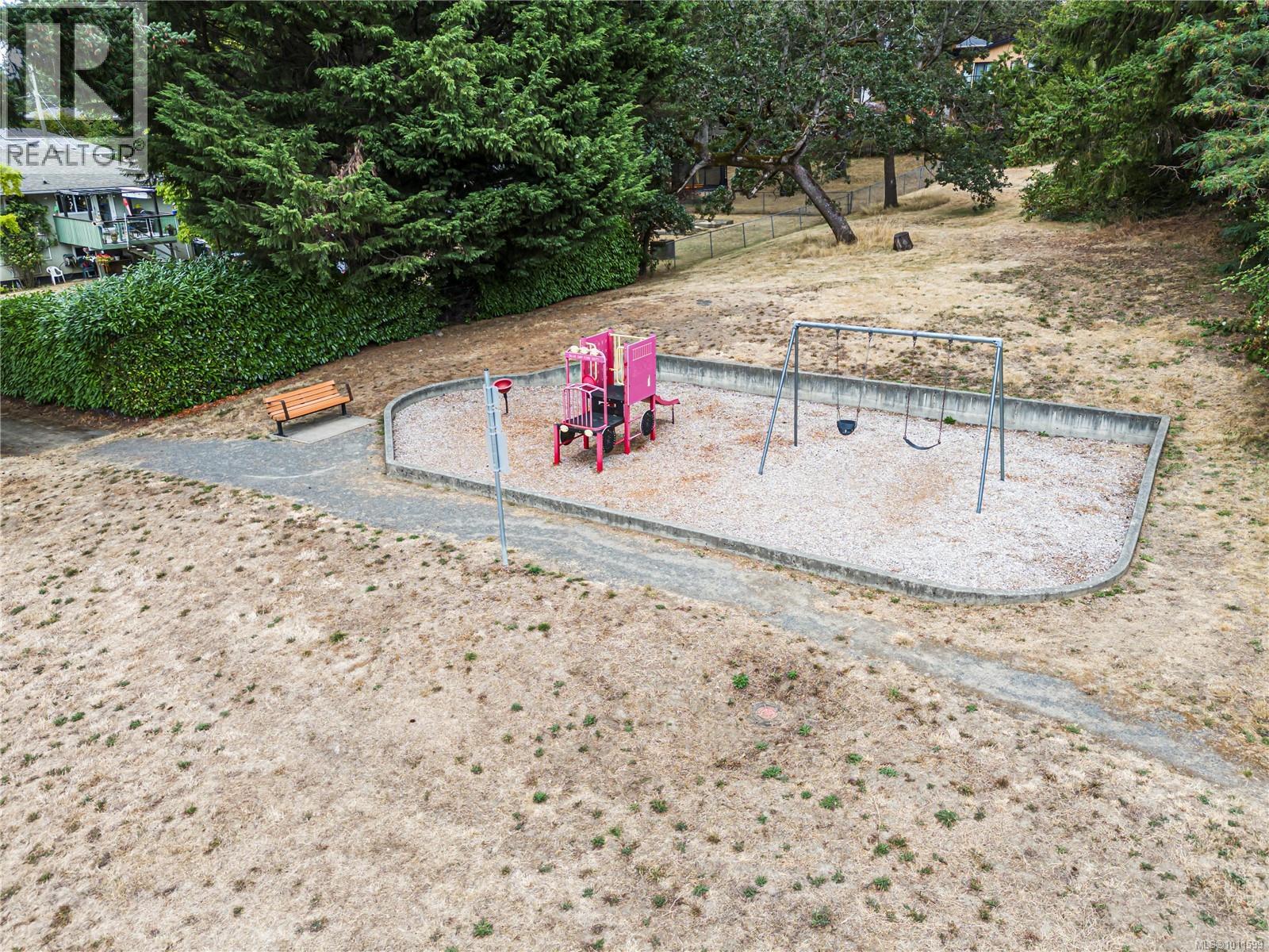 Photo 19 of 728 Genevieve Rd, Saanich BC