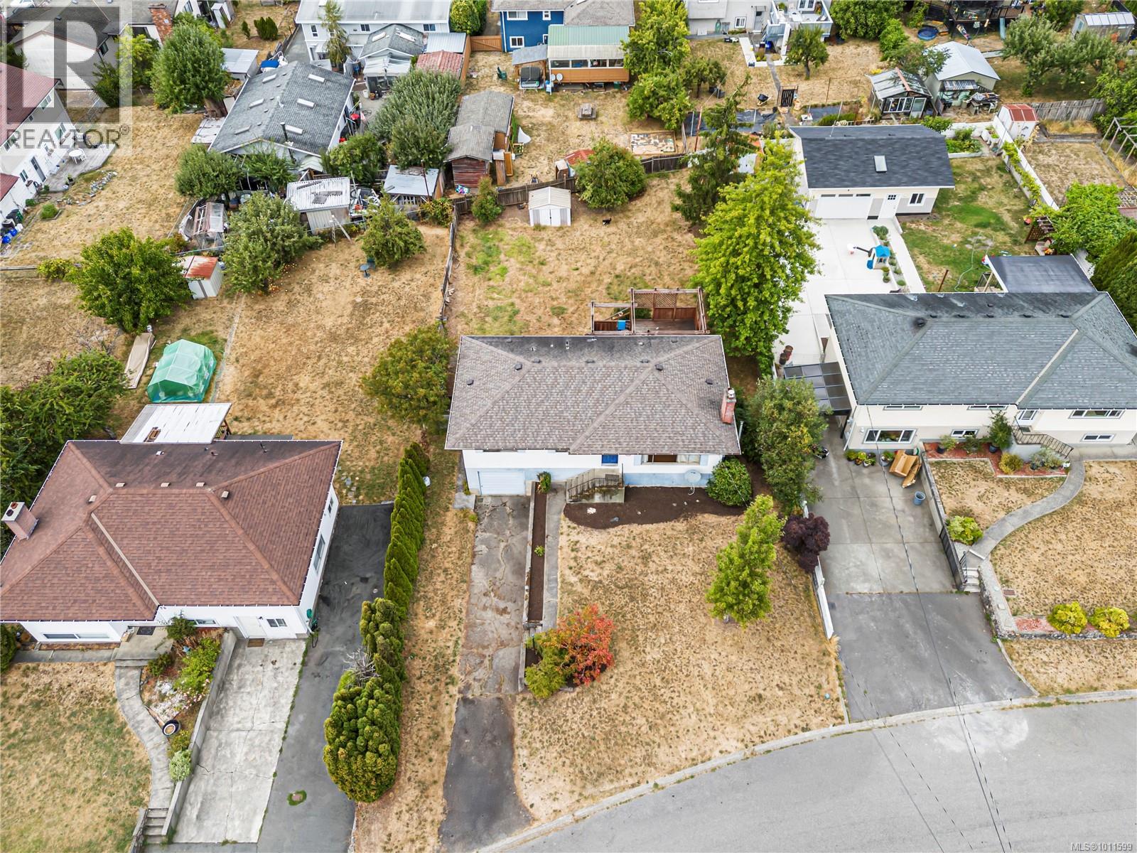 Photo 2 of 728 Genevieve Rd, Saanich BC