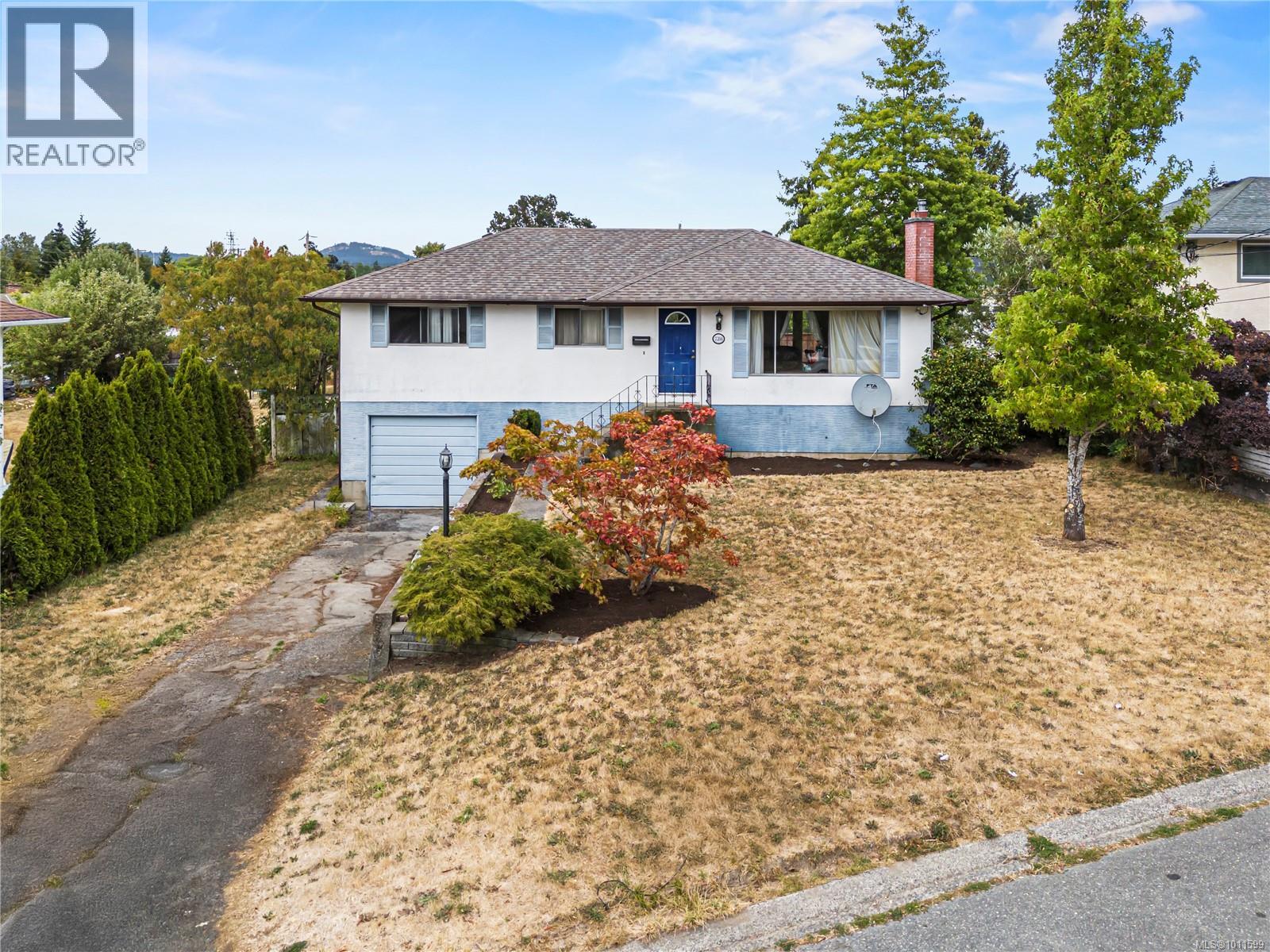 Photo 21 of 728 Genevieve Rd, Saanich BC