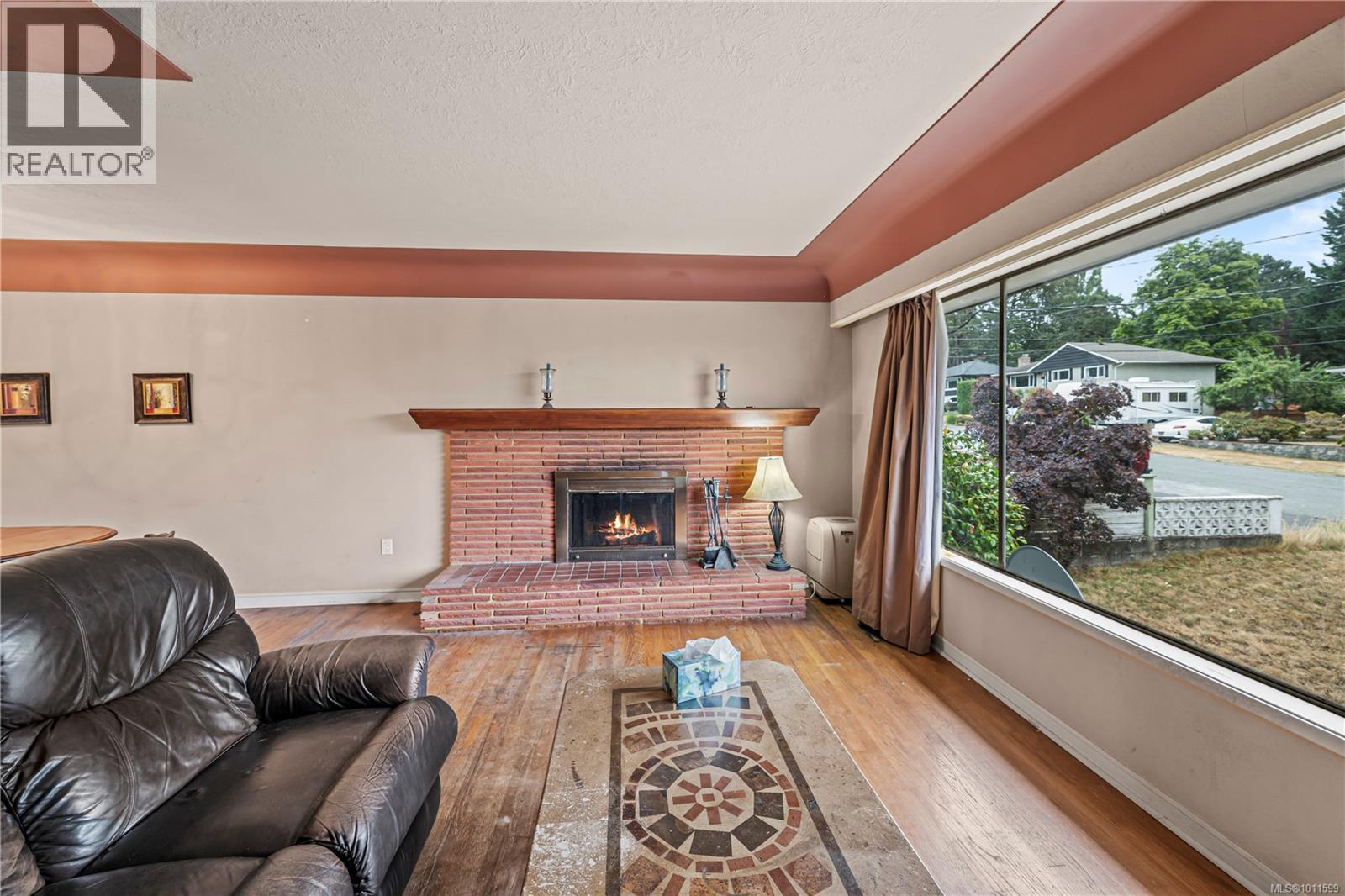 Photo 5 of 728 Genevieve Rd, Saanich BC