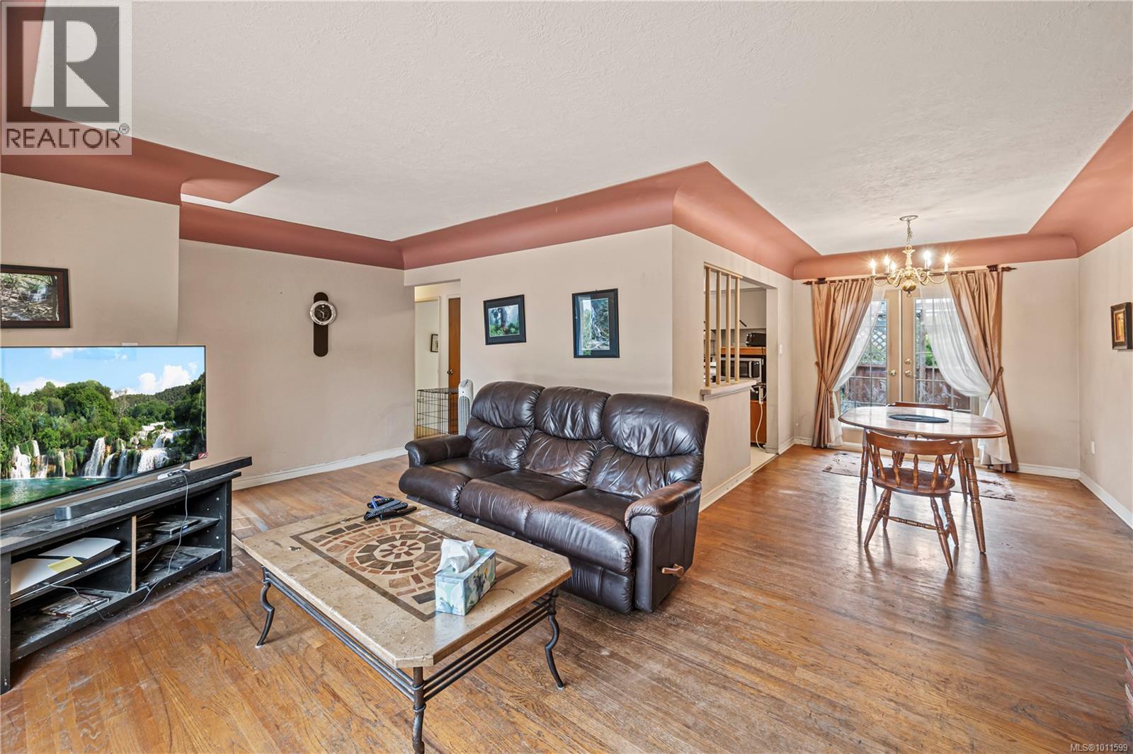 Photo 6 of 728 Genevieve Rd, Saanich BC