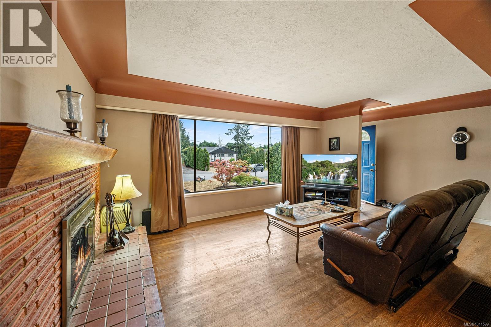 Photo 7 of 728 Genevieve Rd, Saanich BC
