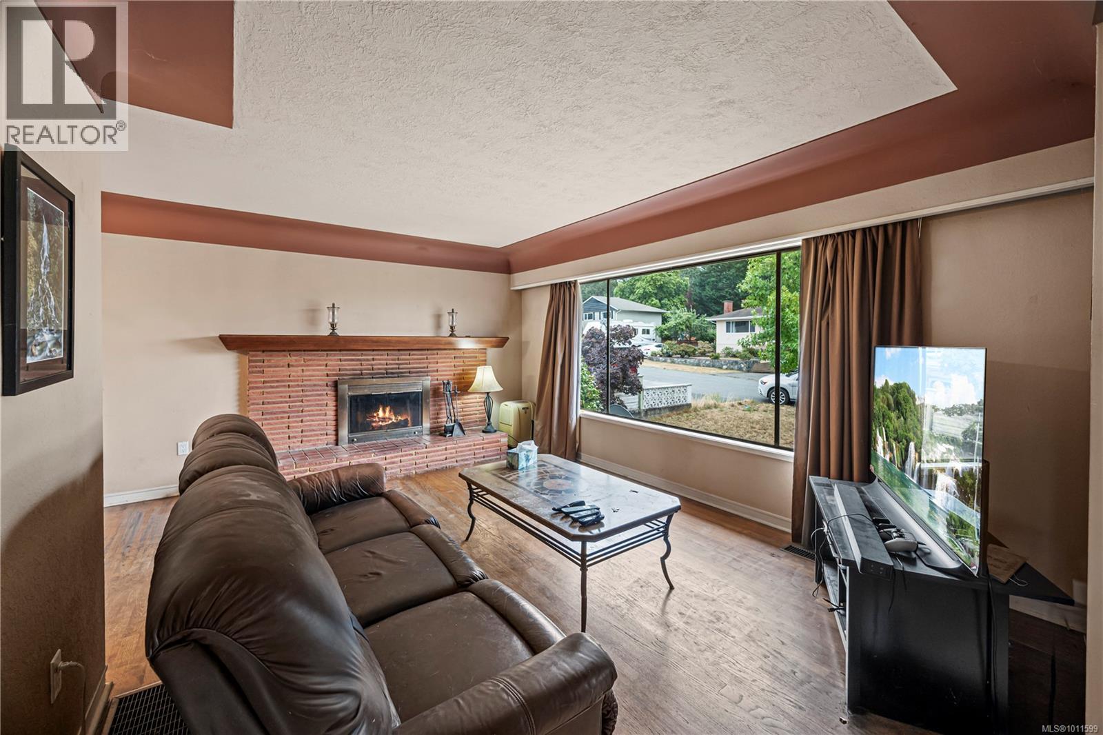 Photo 8 of 728 Genevieve Rd, Saanich BC