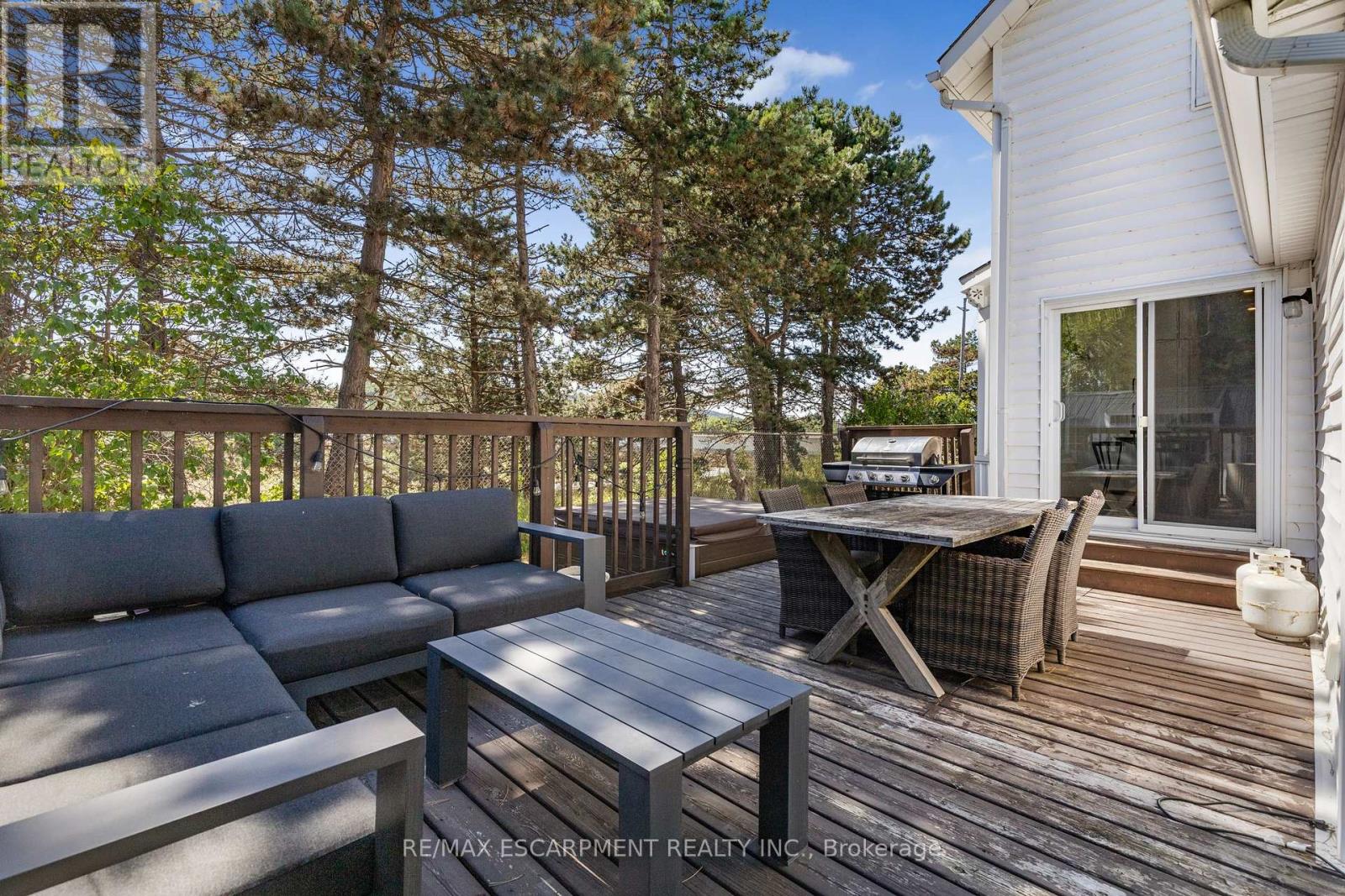 Photo 22 of 374 Ontario Street, Grimsby ON