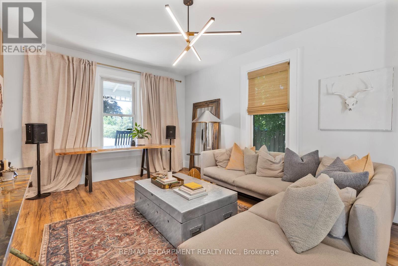 Photo 18 of 374 Ontario Street, Grimsby ON