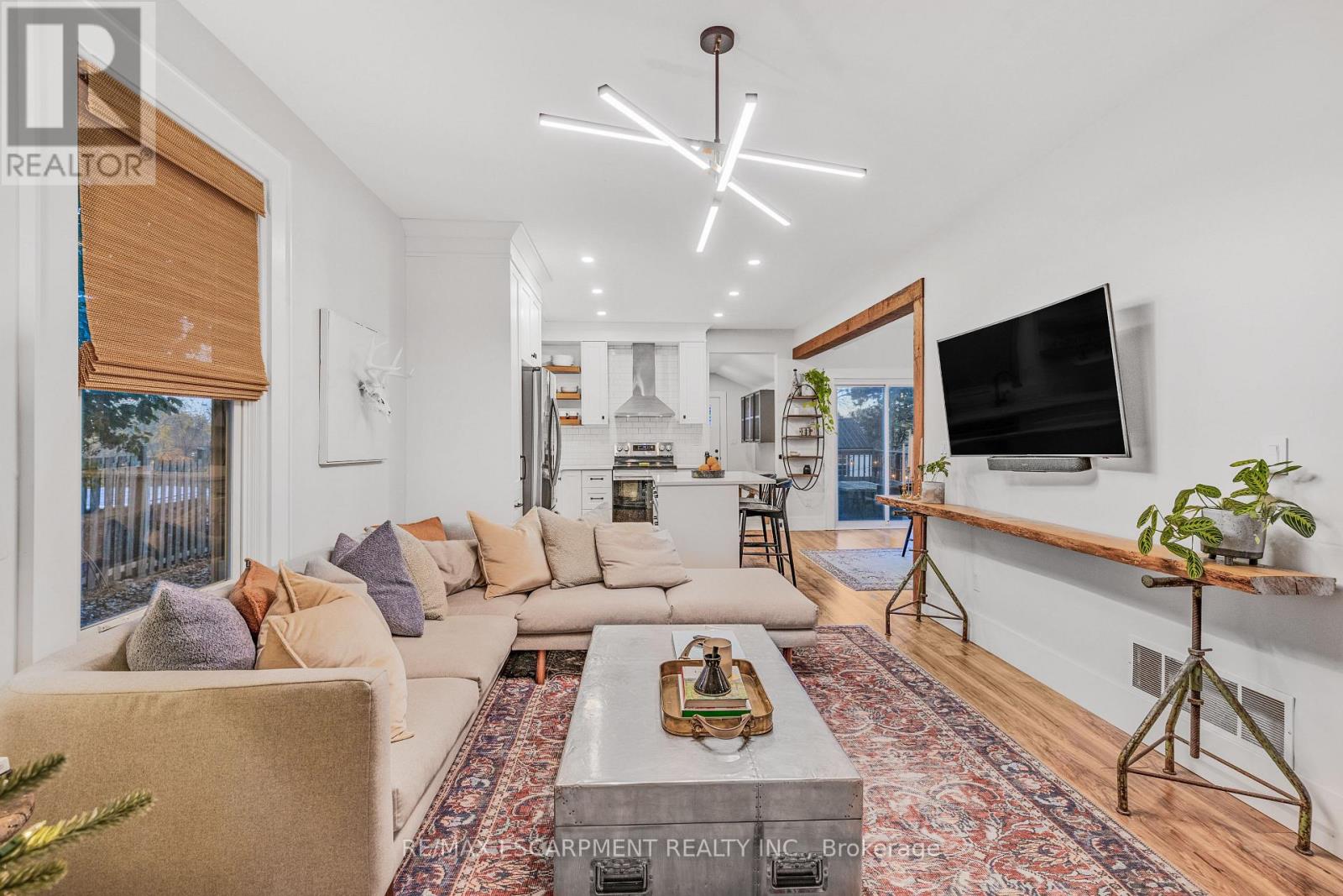 Photo 7 of 374 Ontario Street, Grimsby ON
