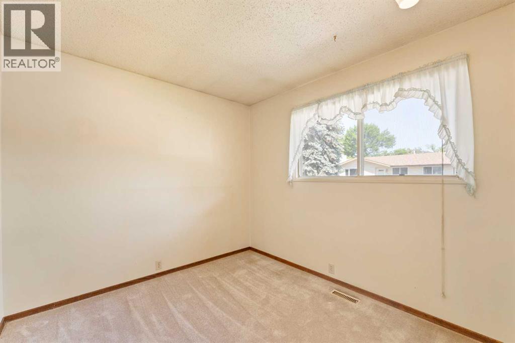 Photo 12 of 1015 Lysander Drive Se, Calgary AB