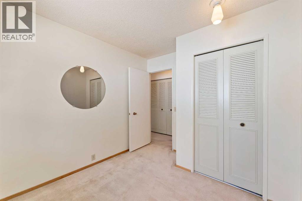 Photo 11 of 1015 Lysander Drive Se, Calgary AB
