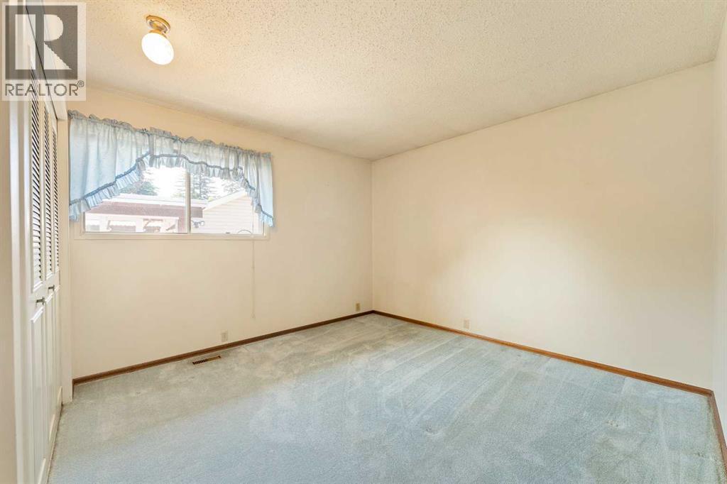 Photo 8 of 1015 Lysander Drive Se, Calgary AB
