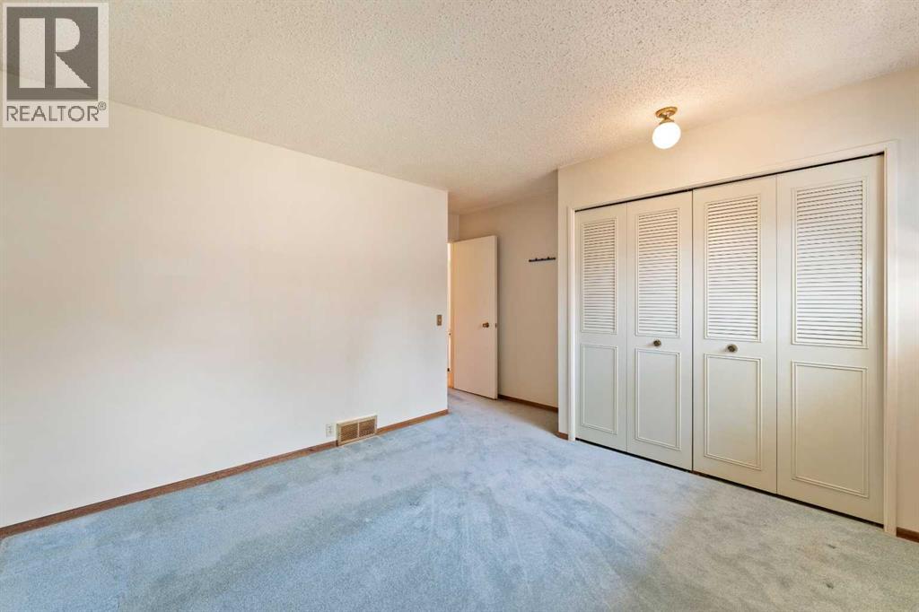 Photo 9 of 1015 Lysander Drive Se, Calgary AB