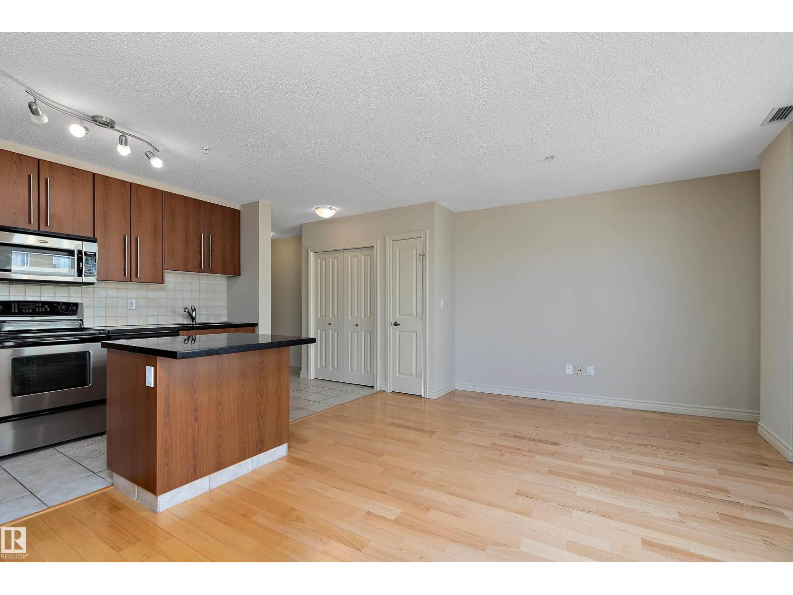 Photo 7 of 1301 9819 104 St Nw, Edmonton AB