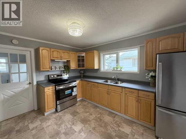 Photo 23 of 10210 103 Street, Hythe AB