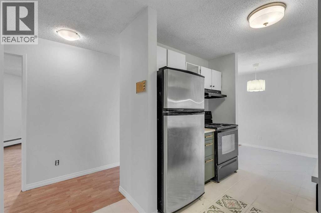 Photo 3 of 206 1915 26 Street Sw, Calgary AB