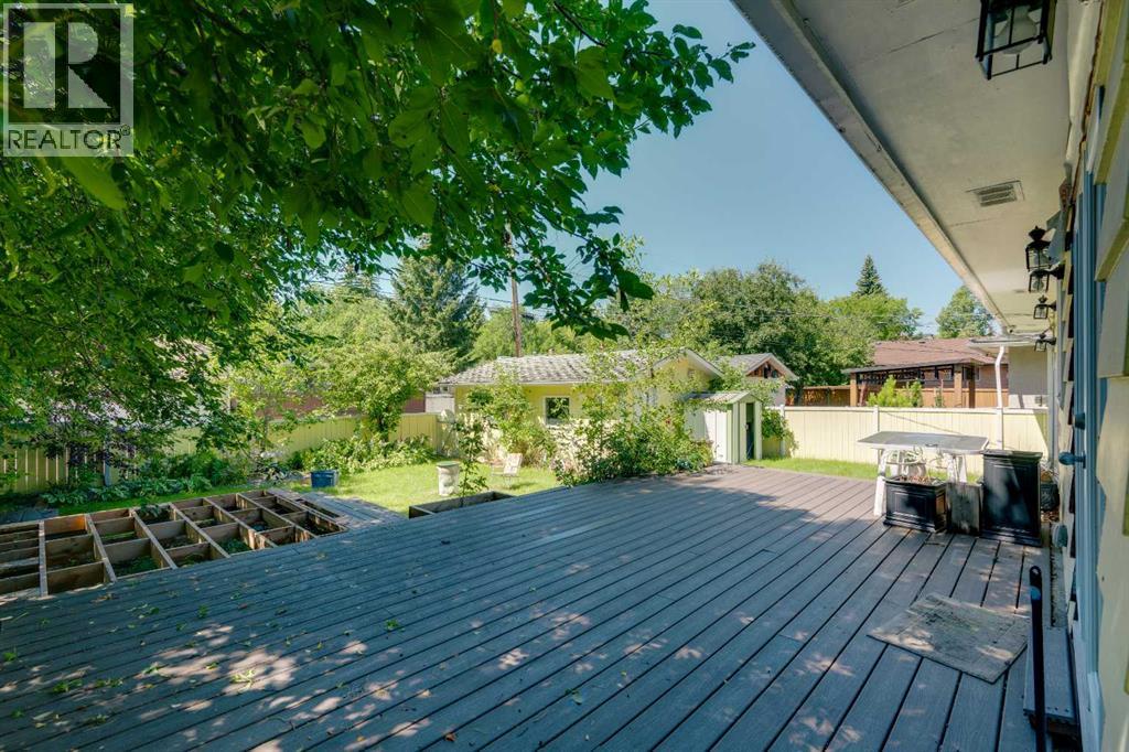 Photo 2 of 2635 34 Avenue Nw, Calgary AB