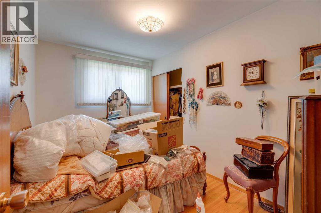 Photo 3 of 2635 34 Avenue Nw, Calgary AB