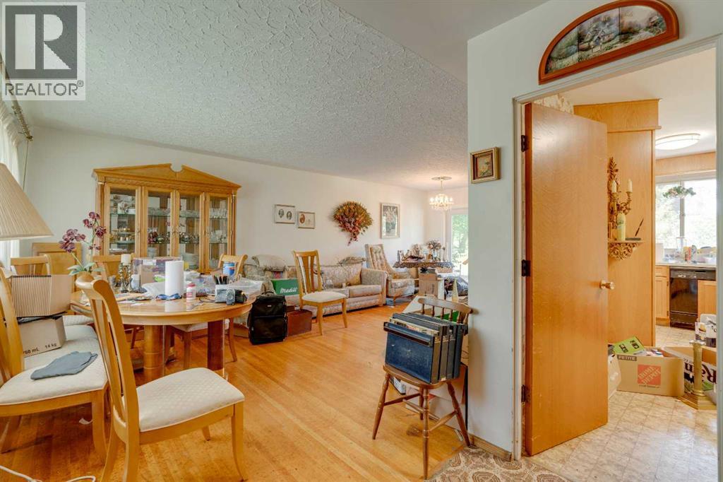 Photo 10 of 2635 34 Avenue Nw, Calgary AB