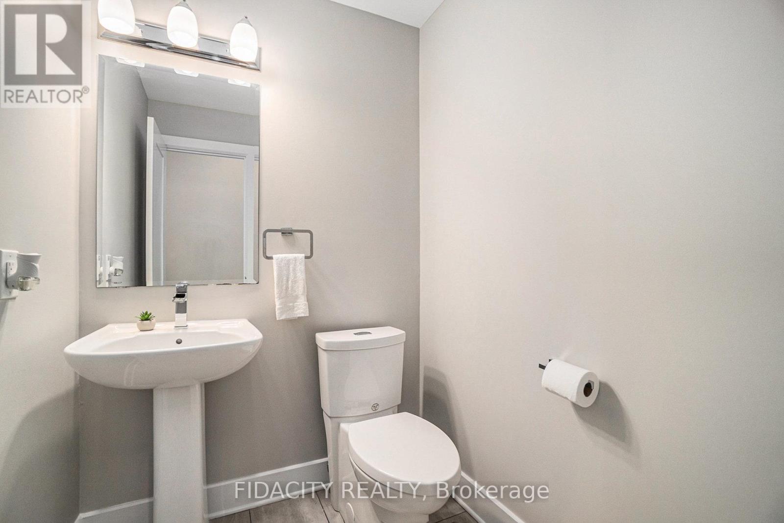 Photo 10 of 644 Eagle Crest Heights, Ottawa ON