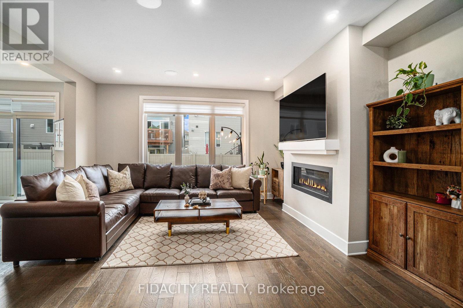 Photo 6 of 644 Eagle Crest Heights, Ottawa ON