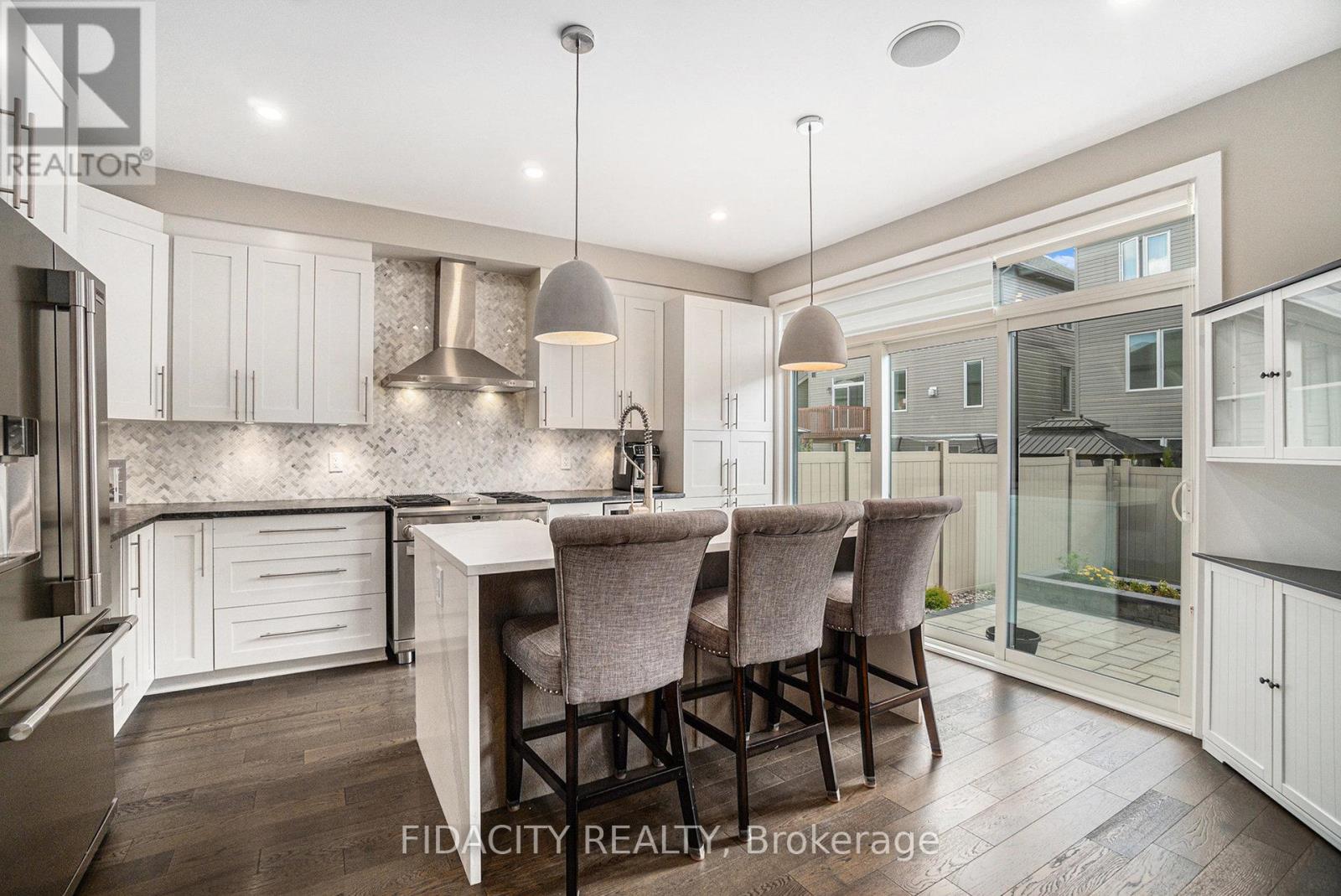 Photo 8 of 644 Eagle Crest Heights, Ottawa ON