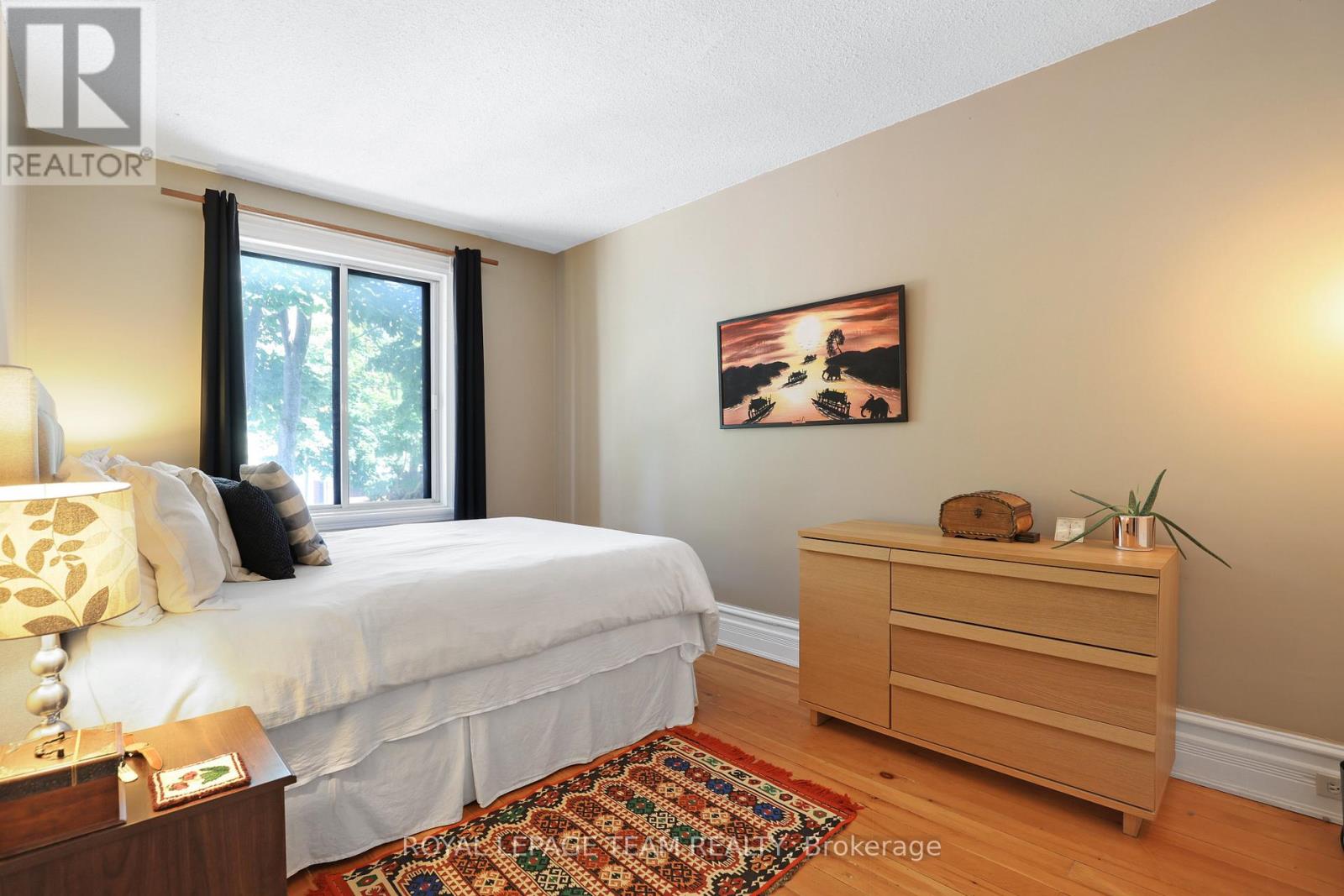 Photo 4 of 142 Cathcart Street, Ottawa ON