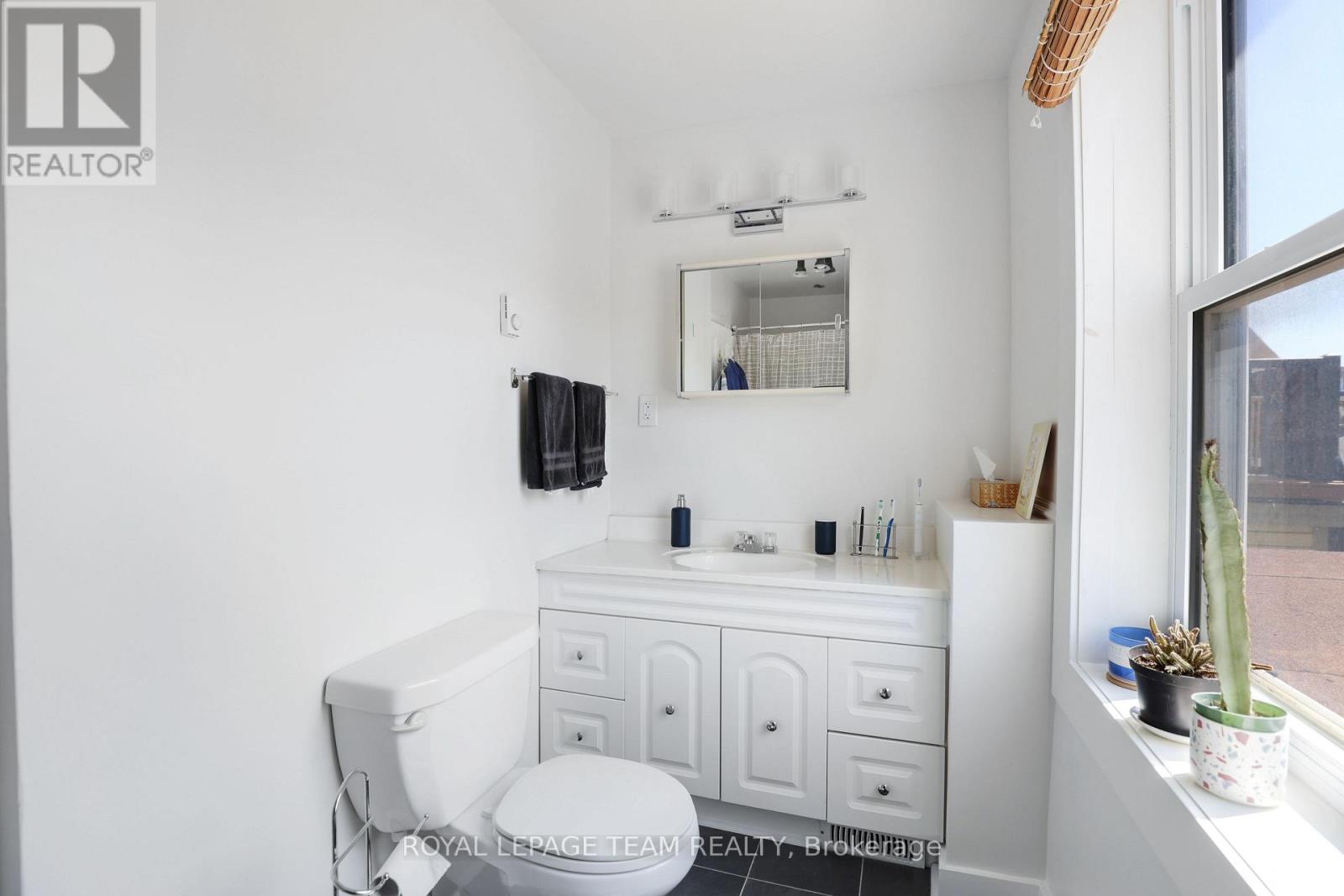 Photo 6 of 142 Cathcart Street, Ottawa ON