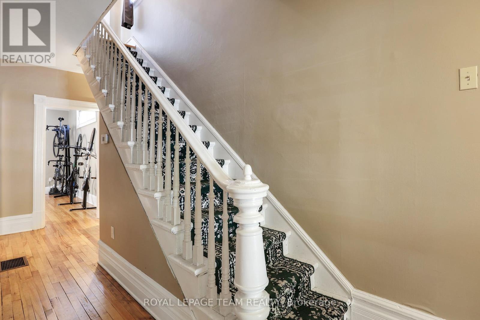 Photo 14 of 142 Cathcart Street, Ottawa ON