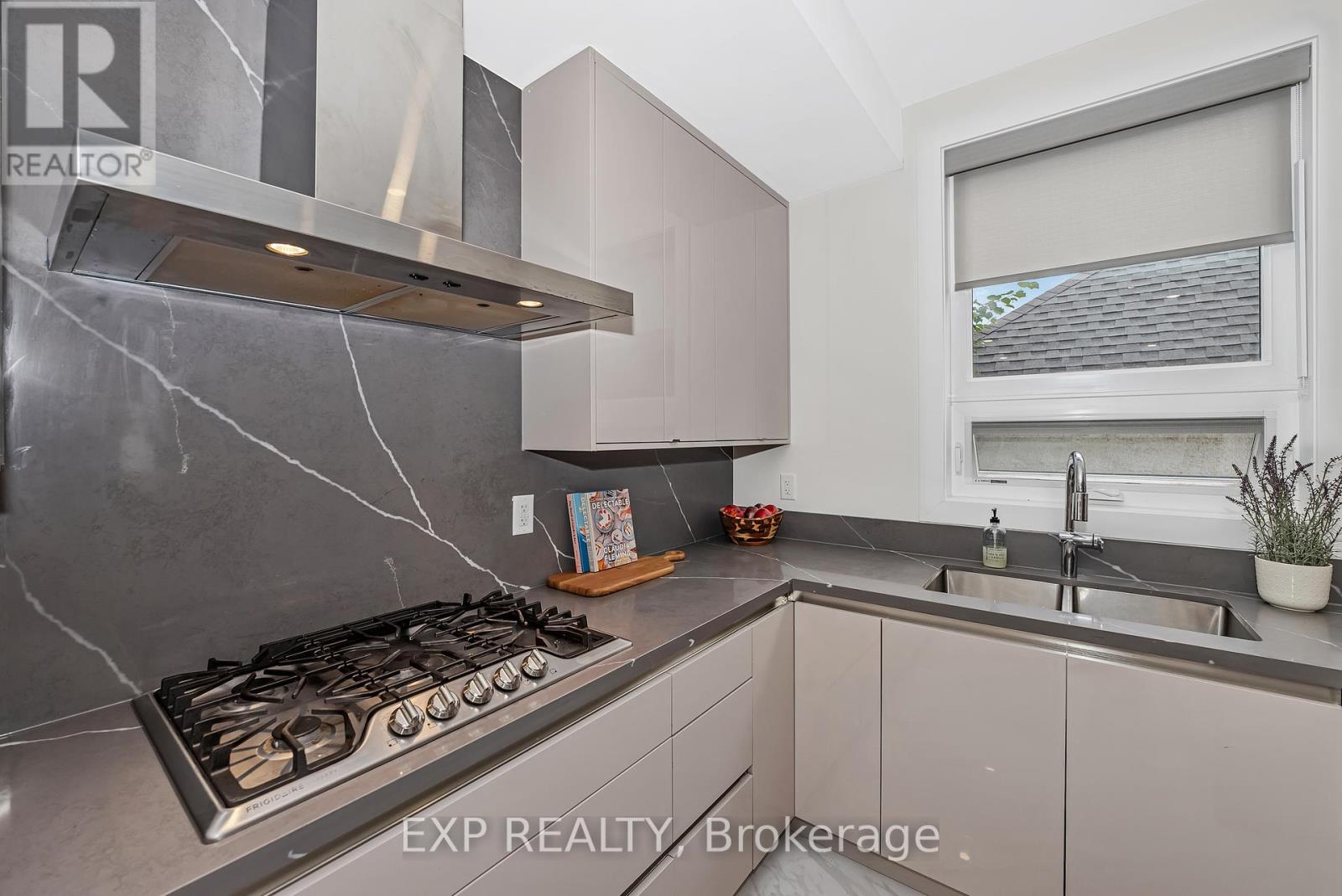 Photo 16 of 4 A Huron Avenue N, Ottawa ON