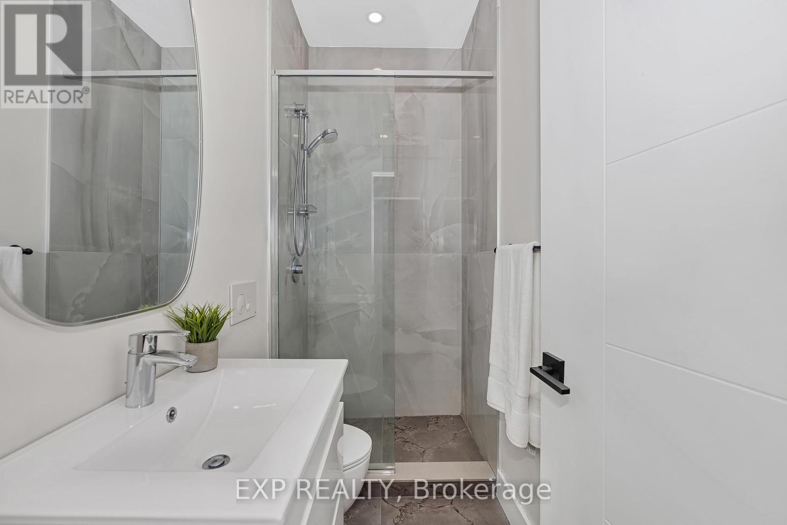 Photo 24 of 4 A Huron Avenue N, Ottawa ON