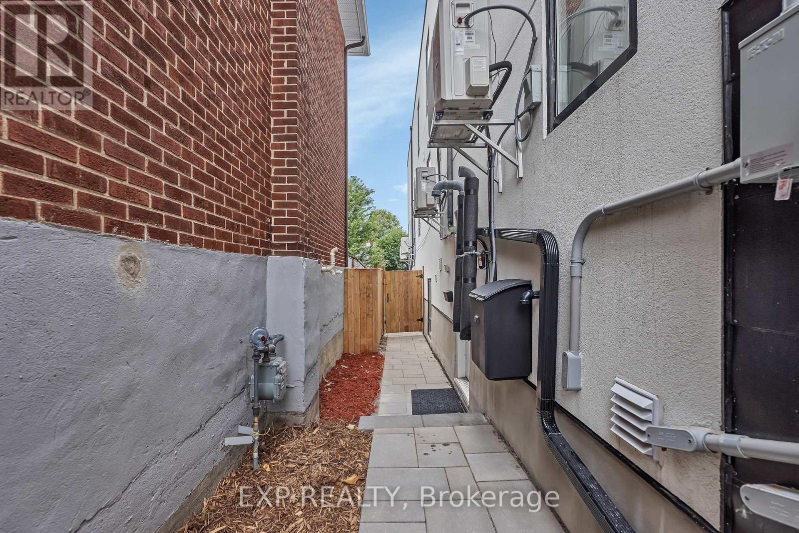Photo 35 of 4 A Huron Avenue N, Ottawa ON