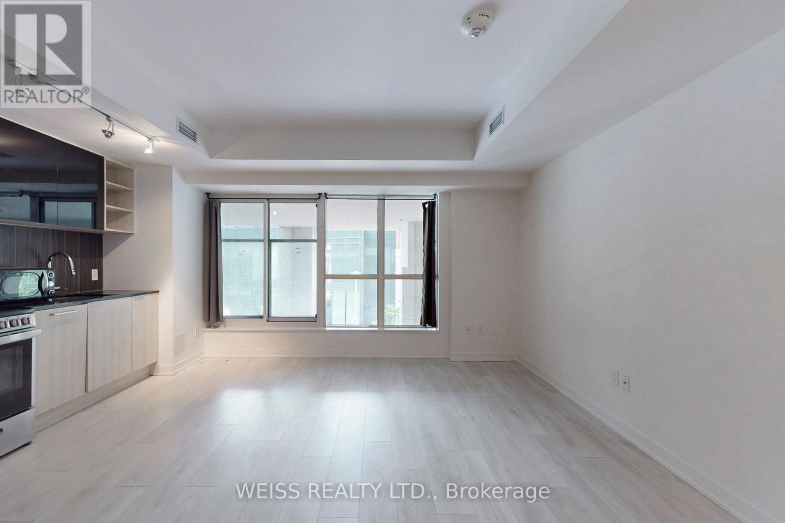 Photo 20 of 221 31 Tippett Road, Toronto ON