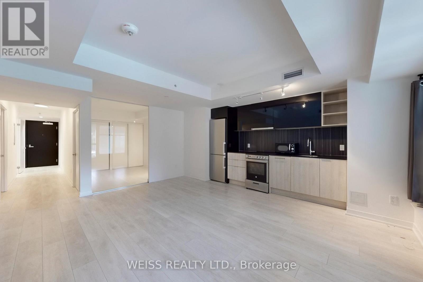 Photo 6 of 221 31 Tippett Road, Toronto ON
