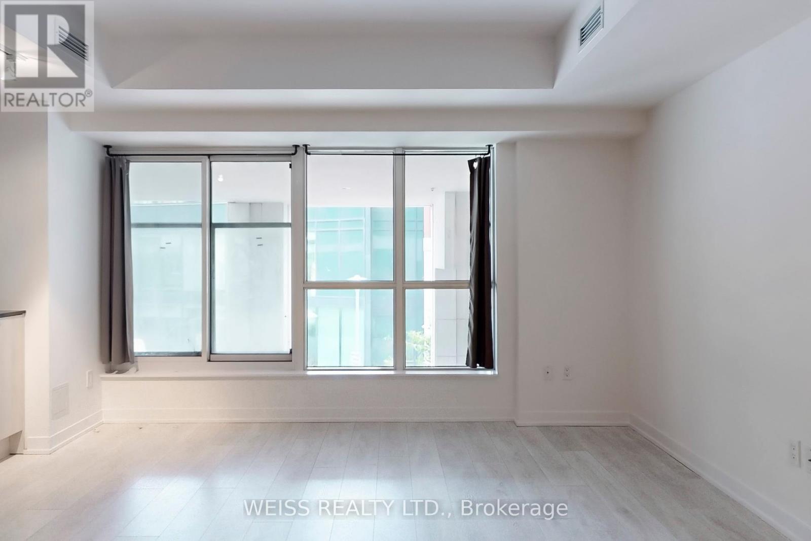 Photo 10 of 221 31 Tippett Road, Toronto ON